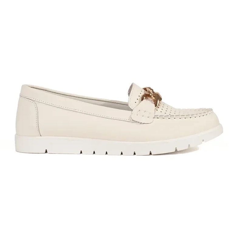 Goodin Nahkavalo beige -leipomot ketjulla lavalla