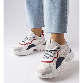 D/GMR Rositan valkoiset lenkkarit, joissa on näkyvä kulutuspinta valkoinen