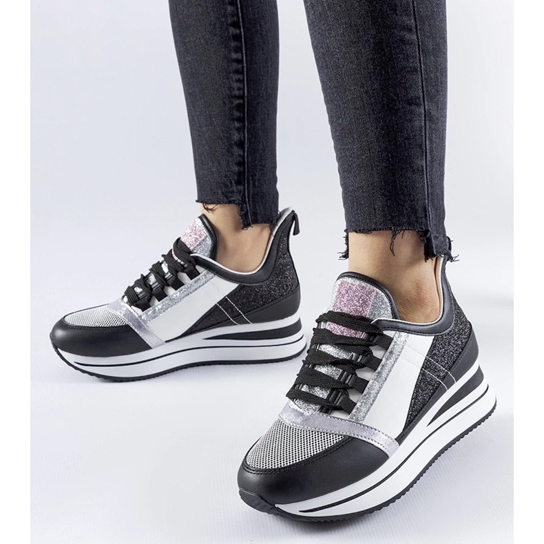 D/GMR Mustat kimaltelevat tennarit Marce-alustalla