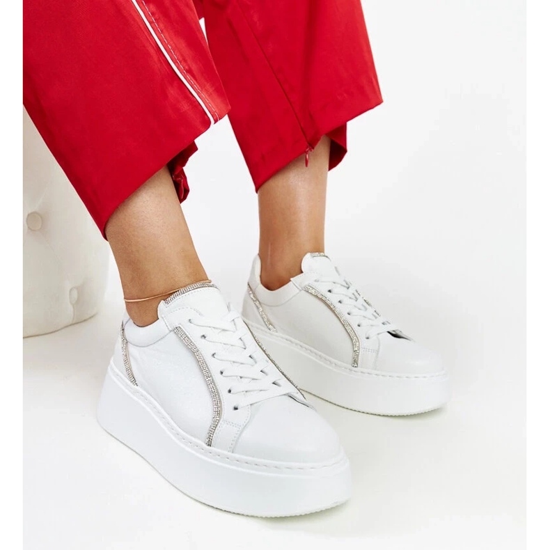 D/GMR Karinon valkoiset nahkalenkkarit strassilla valkoinen