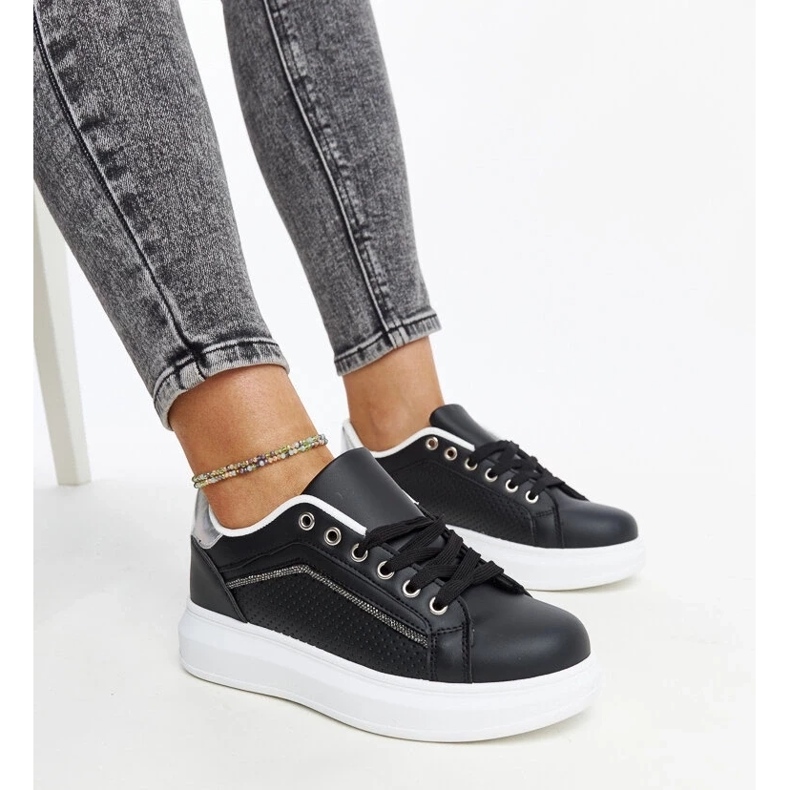 D/GMR Mustat lenkkarit koristeellisilla Perica strassilla