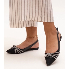 Balettiasunnot teräväkärkisellä ja Sellar strassikivillä musta