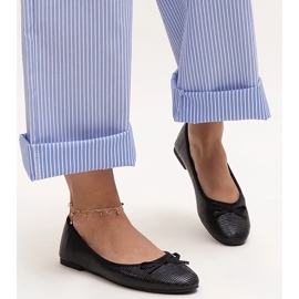 Rosalyn mustat balettihousut rusetilla ja nahkasisäkkeellä