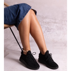 D/CEO Mustat Khitam urheilulenkkarit