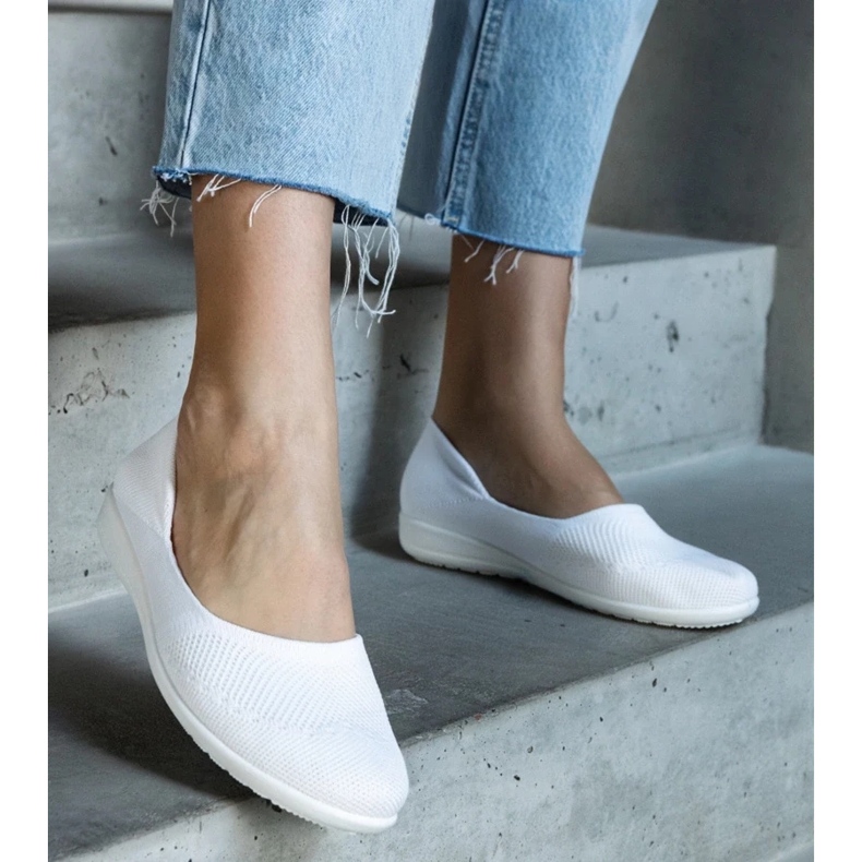 D/CEO Provencher valkokankainen balettiasunto valkoinen