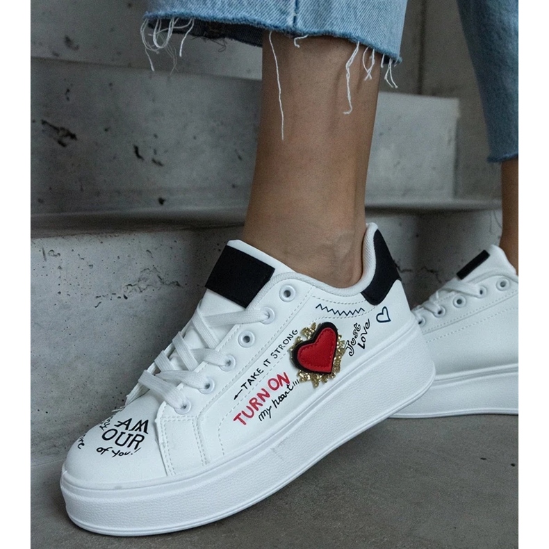 D/CEO Valkoiset lenkkarit, joissa on merkintä ja merkinnät Etara-alustalla valkoinen