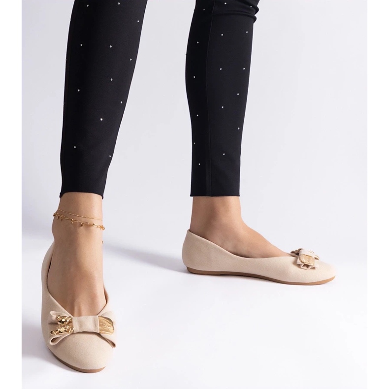 D/CEO Beiget balettiasunnot koristeltu Esdras-rusetilla ja rintakorulla