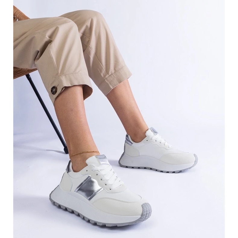 D/CEO Valkoiset lenkkarit Cremor -alustalla valkoinen