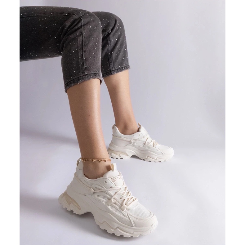 D/CEO Beiget urheilulenkkarit massiivisella Roxana-pohjalla