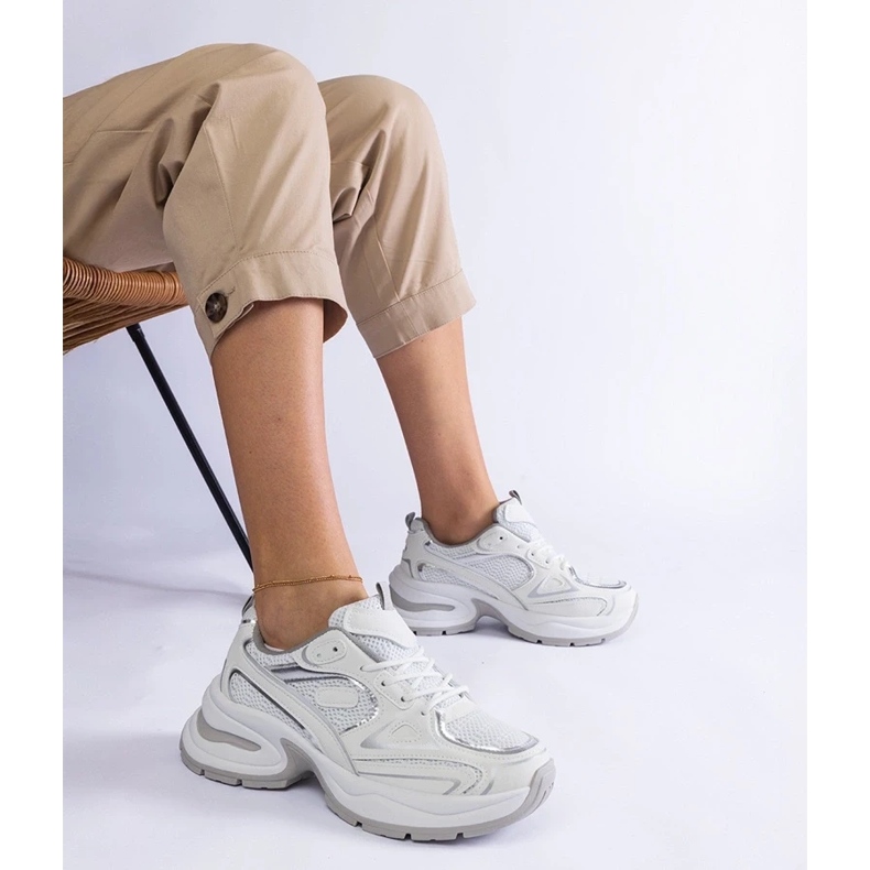 D/CEO Valkoiset lenkkarit massiivisella Adom-pohjalla valkoinen