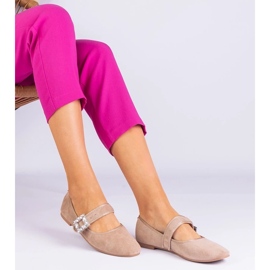 D/CEO Beige balleriinit, jotka on koristeltu solki demetrakiteillä