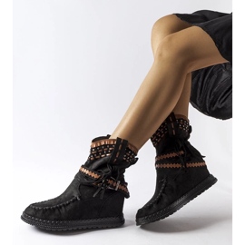 D/CEO Beausoleilin mustat kiila saappaat