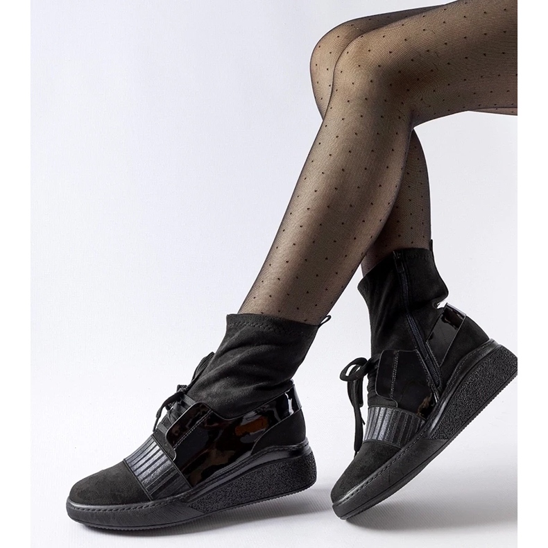 D/CEO Mustat Spoleto-nilkkurit