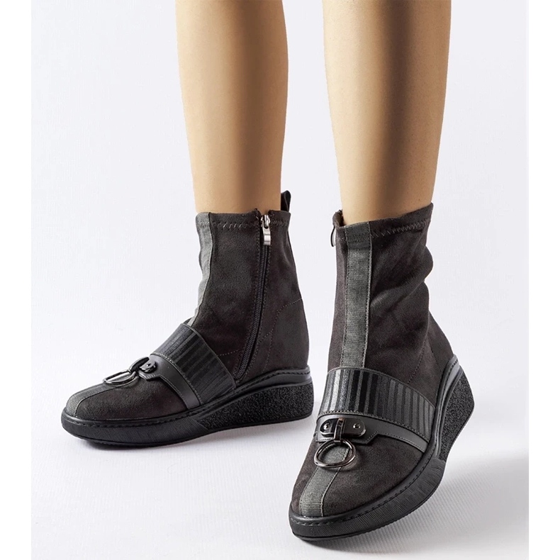 D/CEO Colonnatan harmaat nilkkurit