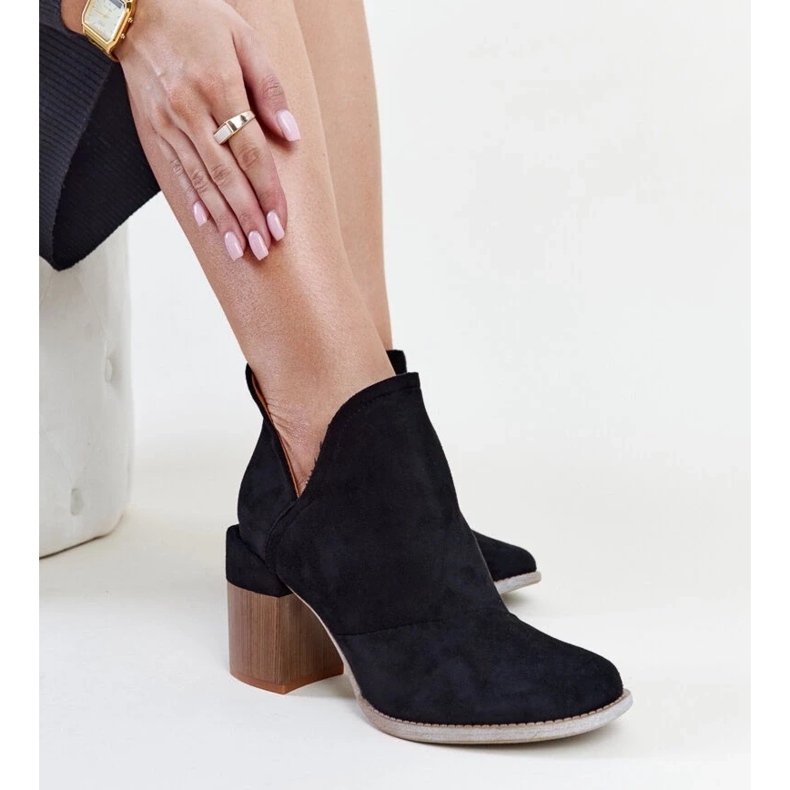 D/CEO Mustat, epäsymmetriset, eristetyt Nadican nilkkurit