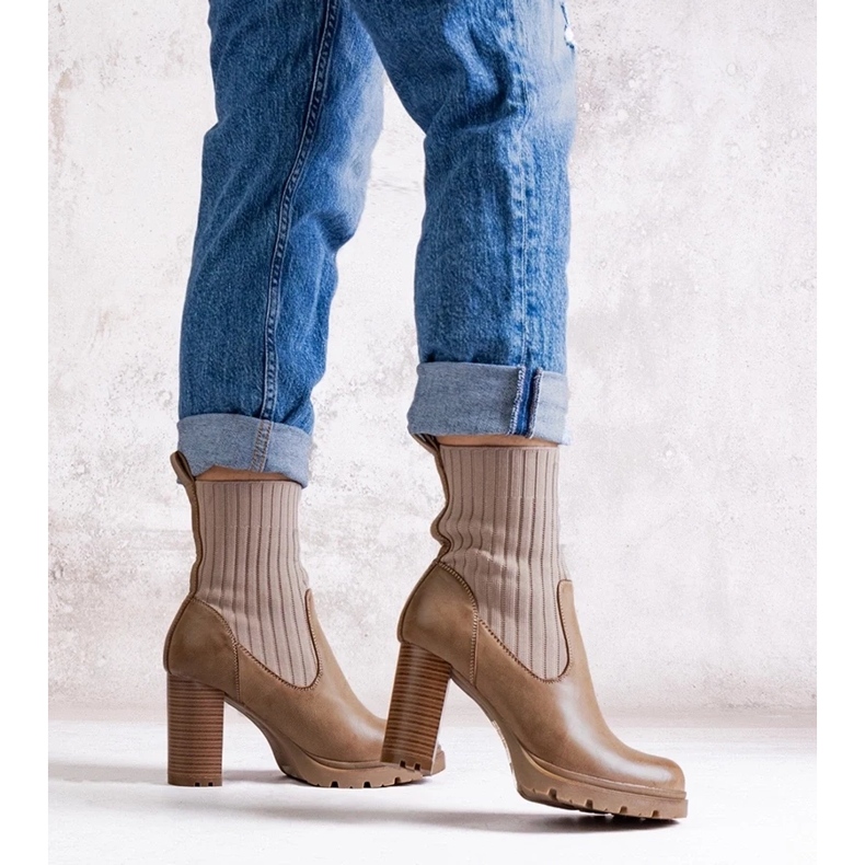 D/CEO Tumman beigenväriset nilkkurit Aseran ekonahasta