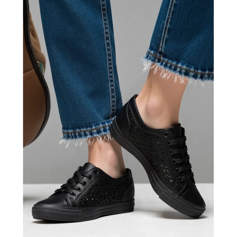 Naisten Belvio Black Sneakers musta