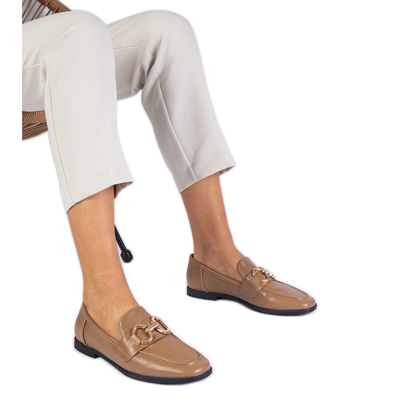 Ruskeat naisten leipät, joissa on kultainen sisustus