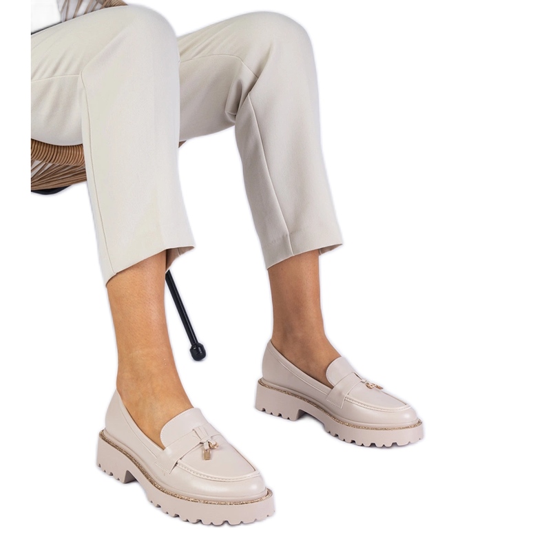 Beige mokkasiinit koristeltu strassikivillä