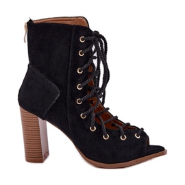 Postin sandaalit ylä- ja mustalla nauhalla Postin sandaalit ylä- ja mustalla nauhalla