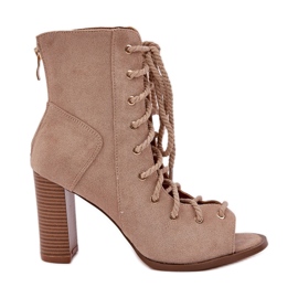 Postin sandaalit ylä- ja beige -nauhalla