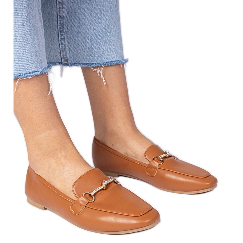 Ruskeat tyylikkäät leipomot, joissa on kultainen sisustus ja zirkonit