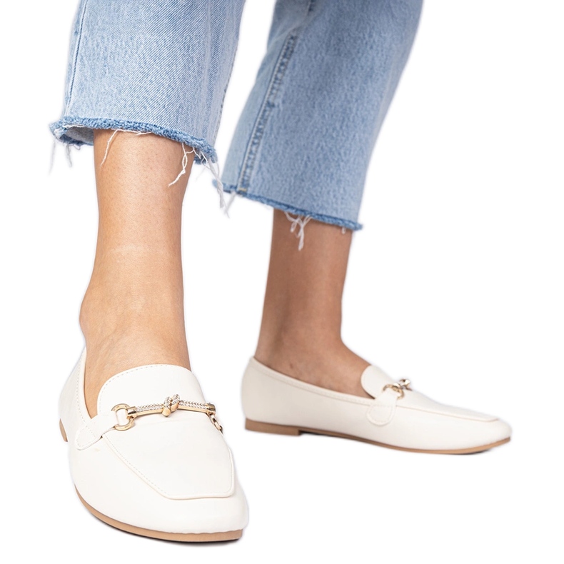 Beige tyylikkäät leipot, joissa on kultainen sisustus ja zirkonit