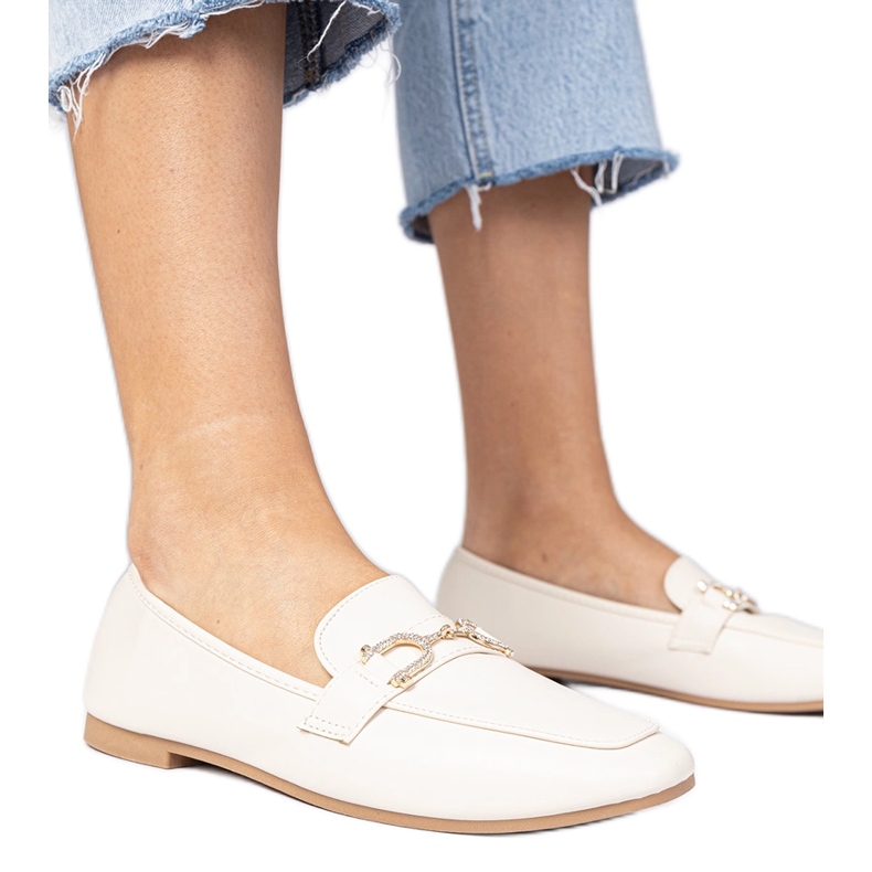 Beige tyylikkät leivänmeret zirkonilla