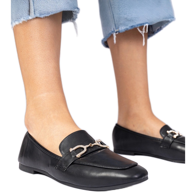 Mustat tyylikkäät sirkonihousut