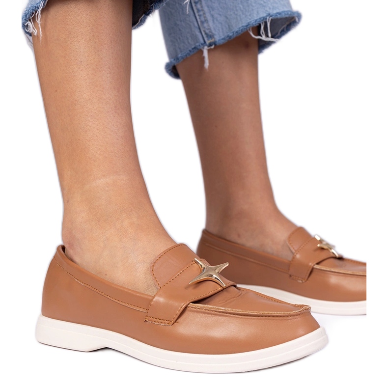 Ruskeat naisten leipät, joissa on kultainen sisustus