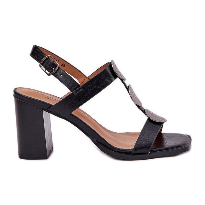 Naisten sandaalit postissa koristevälillä musta