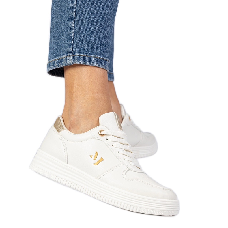 Beige naisten lenkkarit kultaisella brokadilla