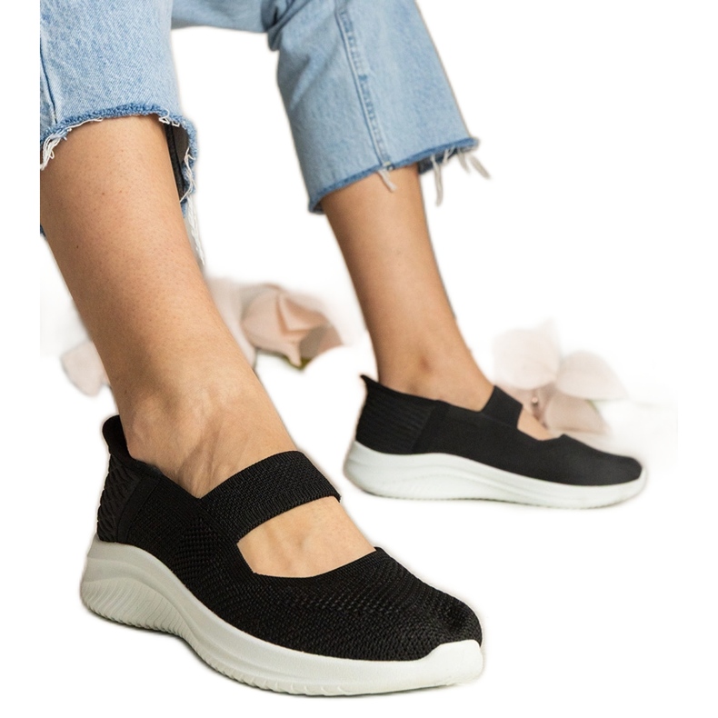 Mustien naisten lenkkarit puristetulla pohjalla musta