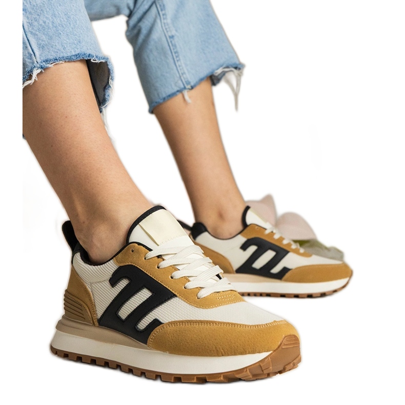 Ruskeat naisten urheilulenkkarit