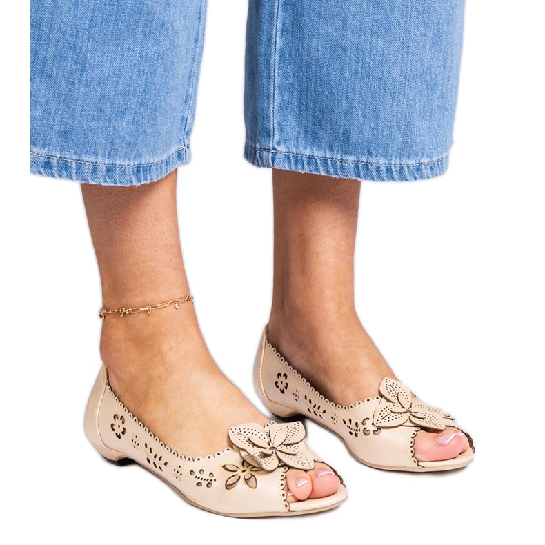Beige Openwork Ballerinas avoimella varpalla