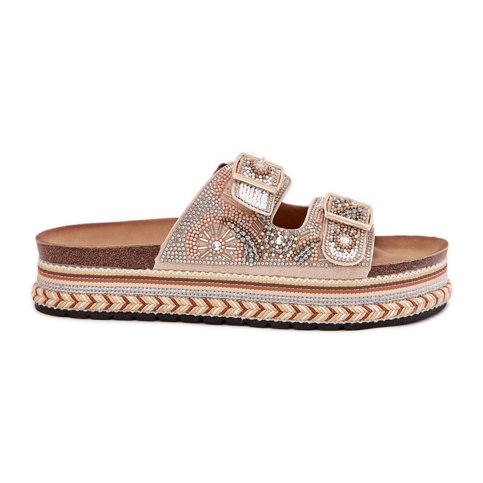 Tohvelit, joissa on koriste ja soljet kultaisella alustalla kultainen