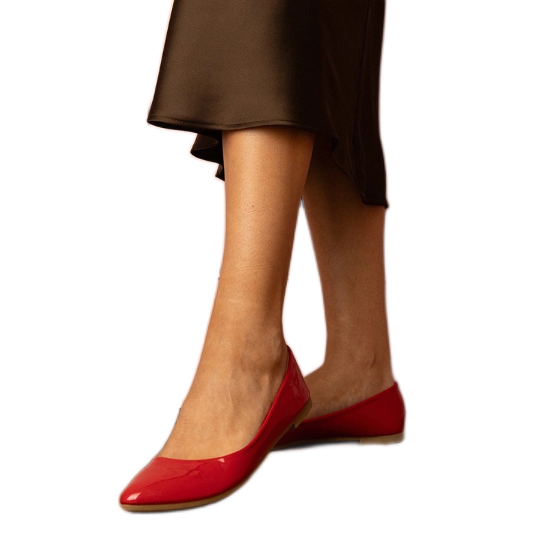 Punaiset patentoidut balettiasunnot punainen