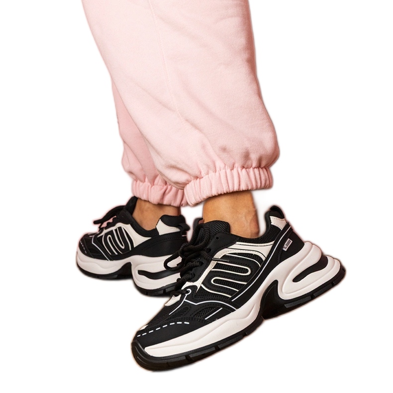 Mustat lenkkarit urheilun lenkkarit