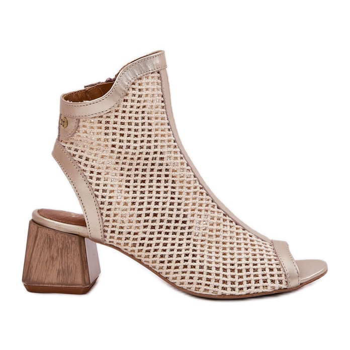 Naisten nahkakorkokengät avoimella Maciejka-kantapäällä 06899-25 Golden-Beige