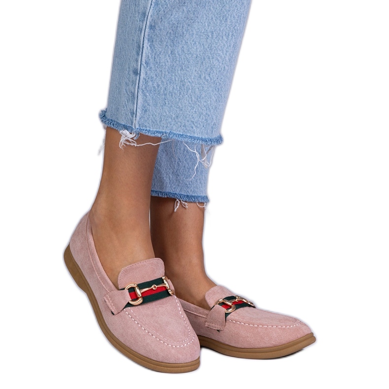 Vaaleanpunaiset leipät Ekozamszista kultaisella sisustuksella vaaleanpunainen