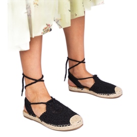 Musta litteä espadrilles -sandaalit