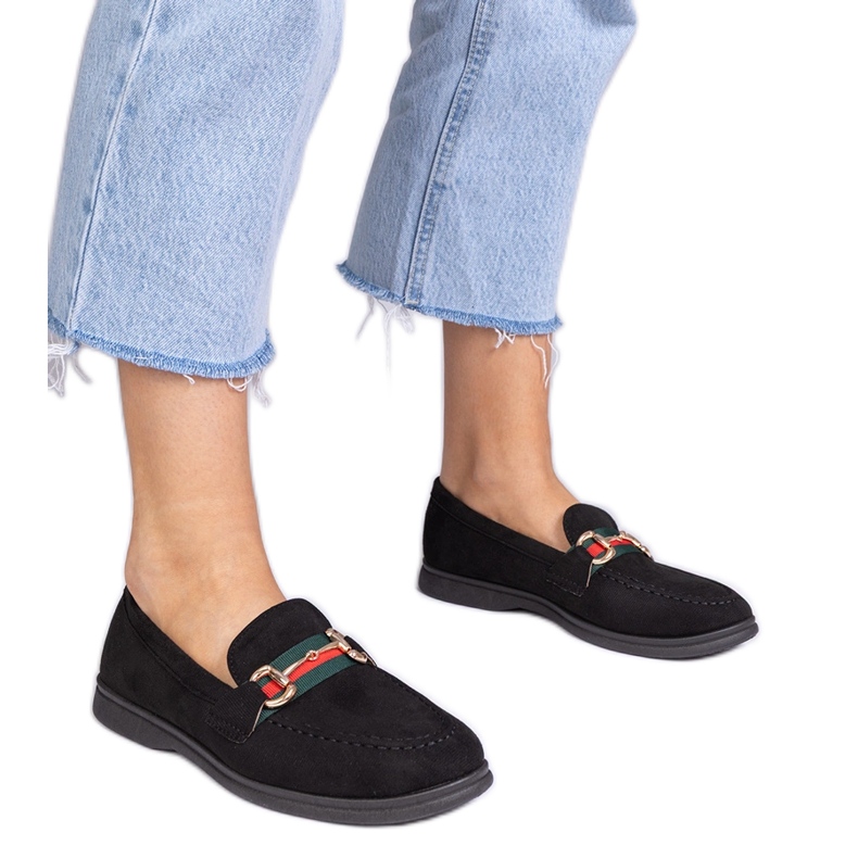 Ekozamszin mustat leipät kultaisella sisustuksella