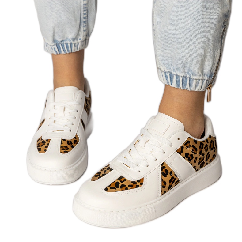 Naisten valkoisen istuimen lenkkarit valkoinen