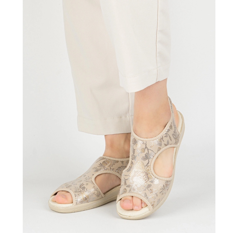 Vriston Naisten kengät joustavat sandaalit comfoot emma beige kiiltävä ilman