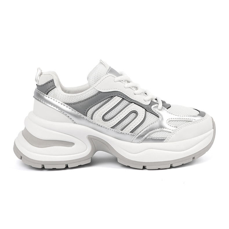 Valkoisten naisten lenkkarit hopea -lisäosilla valkoinen