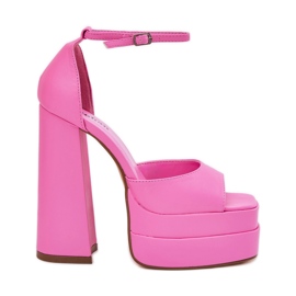 Naisten sandaalit postitse ja vaaleanpunainen alusta Naisten sandaalit postitse ja vaaleanpunainen alusta