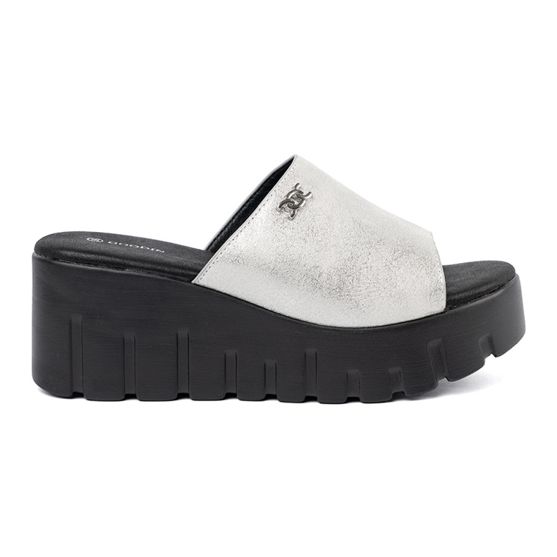 Goodin Hopealäppärahat mustalla alustalla