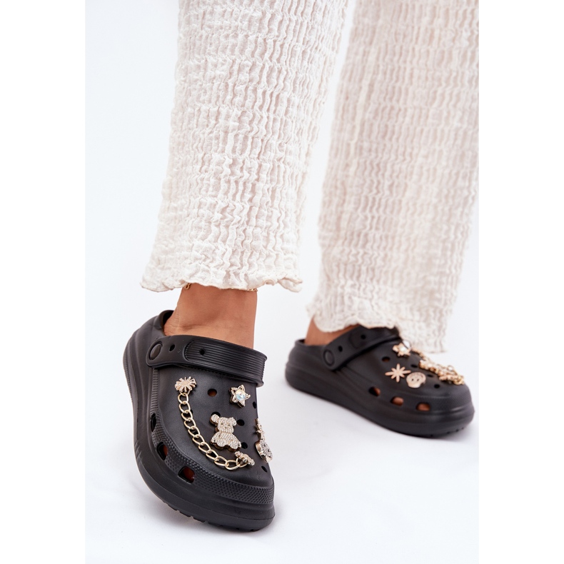 Naisten vaahto tohvelit mustalla nastalla