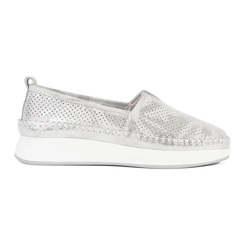 Goodin Luonnon nahasta valmistettu hopeakengät