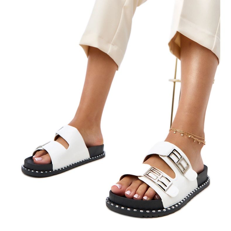 Valkoiset flip flops Blau -alustalla valkoinen